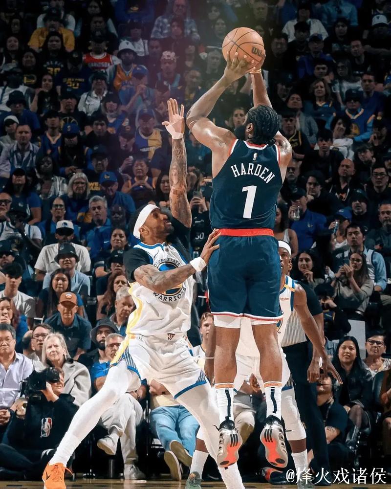 斯潘塞手起刀落球空心入网，还剩8分钟灰熊领先快船12分